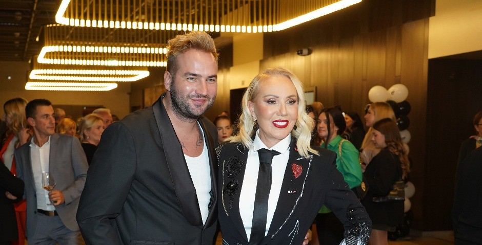 BRENIN DIZAJNER OPLEO PO KARLEUŠI: "Zbog poznate pevačice je prekinula saradnju!" 