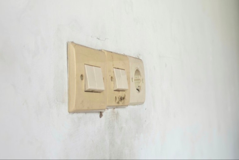 Nema boljeg domaćeg sredstva od ovog: Samo navlažite lepo krpu, skida kompletno žutilo sa prekidača