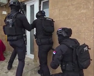 HAPŠENJE BANDE U ZEMUNU Tipovali povratnika iz Švajcarske, pa ga pretukli