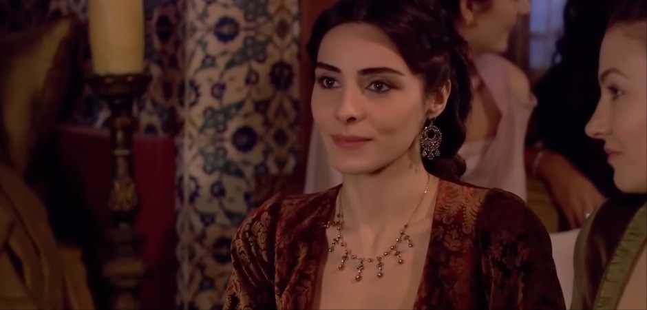 Kako danas izgleda sultanija Mahidevran? Glumica Nur Fetahoglu se potpuno promenila, ofarbala se, ne biste je prepoznali ni da stoji na metar od vas