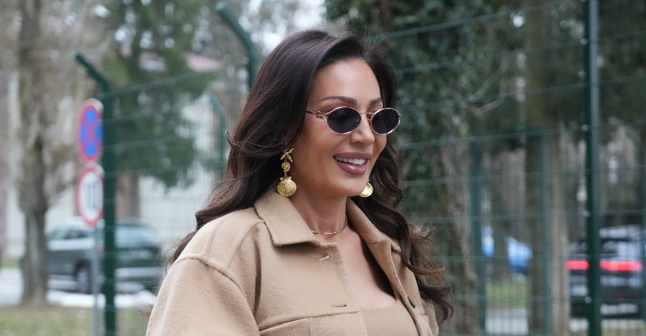 CECA UHVAĆENA U ZAGRLJAJU PEVAČA Za njim su ludele sve žene! 