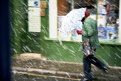 NOĆAS OLUJNI VETAR, MAGLA I KIŠA Oglasio se RHMZ