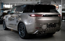 ŽENI ZAPALJEN REJNDŽ ROVER Drama u Zemunu