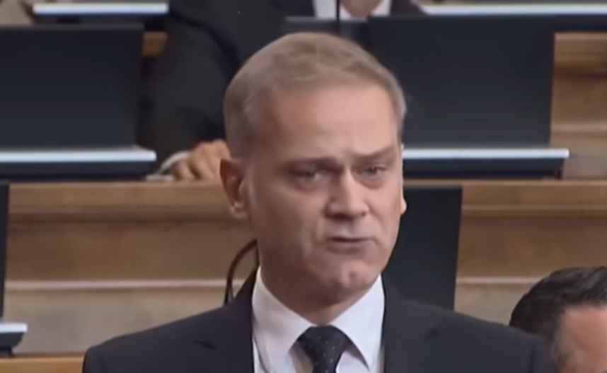 Koji ti je ovo agent, Stefanoviću?!