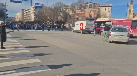 GLEDAJTE OVE ZGUBIDANE Šačica blokadera i dalje maltretira grad od 400.000 ljudi! (VIDEO)