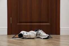 Gde gosti da se izuju, ispred vrata, u kući? Stručnjak za mikrobiologiju odgovara