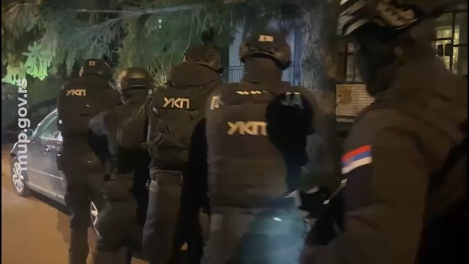  UHAPŠENA DVA BOMBAŠA Bacili su paklenu napravu na restoran na Novom Beogradu (VIDEO)