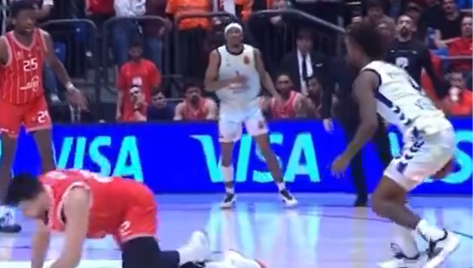 MICIĆ OBOREN S NOGU, BUKVALNO Košarkaš Valensije Vasi "izlomio kolena", nije znao šta ga je snašlo (VIDEO)