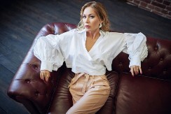 Žene posle 50 otkrile modni trik koji briše godine: Ove pantalone sakrivaju stomak, izdužuju noge i čine da izgledate elegantno bez mnogo truda