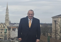 BRNABIĆ RAZVALILA MILIVOJEVIĆA Nalickao se pa cupka u Briselu: Skupštinu bojkotuje, platu prima za nerad