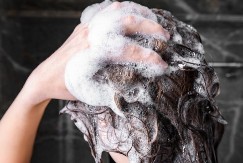 Pogrešno peremo kosu: Frizerka otkriva da će samo ovako biti dubinski čista