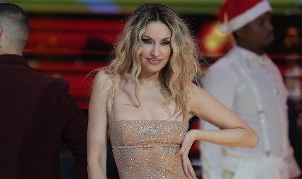 RADA MANOJLOVIĆ PREKINULA INTERVJU NA POMEN DEČKA Vešto izbegla pitanje!