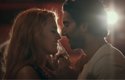 „Kad sam te video, prošli su me žmarci“: Procurele intimne poruke koje je glumac slao koleginici