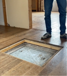 ZALEDILI SU SE OD UŽASA I OSTALI BEZ TEKSTA Renovirali su staru kuću i podigli pod u kuhinji - usledio je pravi ŠOK