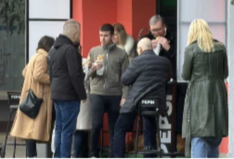 BLOKADERI PRIZNALI DA JE ALEKSANDAR VUČIĆ USPEO DA IH RAZBIJE!