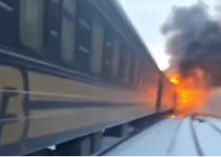 VOZ POČEO DA GORI USRED VOŽNJE: Drama kod Osijeka, putnici završili po putu 