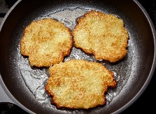 Ručak koji košta manje od hleba: Od tri krompira i jednog luka pravi se obrok za celu porodicu, za samo 15 minuta