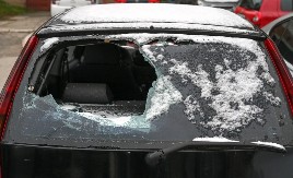 DRAMA NA AUTO-PUTU Vozila je dete u kolima kada je začula užasan zvuk -  komadići stakla su leteli ka njoj, jedva je zadržala volan u rukama