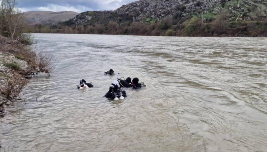 VIŠE LJUDI BILO U AUTU NAKON SLETANJA U MORAČU? Kamere snimile horor u Crnoj Gori, i dalje traje potraga za devojkom 