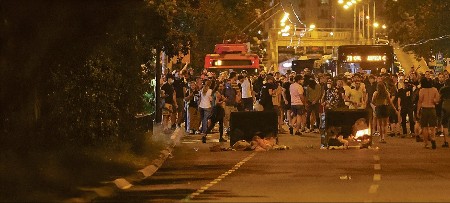 NASILJEM KRIJU BLOKADERSKI RASPAD! Ni mržnja prema Vučiću ne može da ih zadrži na okupu