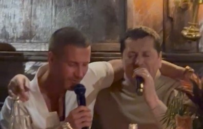 Aco Pejović i Saša Kovačević u „Dva Jelena“ – evo kako su slavili posle trećeg rasprodatog koncerta