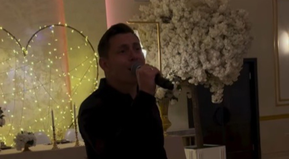 "ČEKAO SAM DA ZASPI PA SAM IŠAO DALJE" Naš pevač progovorio o prevari: "To je normalno" 