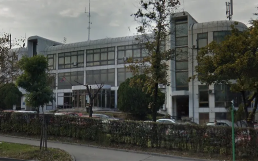 PONOVO RADI BELA KUĆA Oglasio se MUP