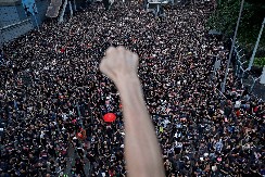 20 GODINA ZA DOMAĆEG IZDAJNIKA Ovako se rešava pokušaj obojene revolucije, medijski tajkun kune dan kada je udario na državu