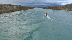 SLIKE SA MESTA GDE JE VOZILO SLETELO U MORAČU: Devojka bila za volanom, nastavljena potraga (FOTO)