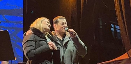 PEJOVIĆ NAPRAVIO HAOS U HERCEG NOVOM Zatvorio dane Mimoze, izveo nju na binu i napravio haos!