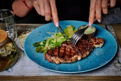 Žena 6 godina jela samo meso: Evo šta se desilo njenom telu, lekari u šoku!