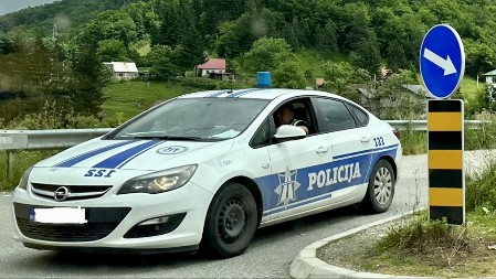   UPALI U AUTO, PA VODILI LJUBAV  Scene iz filmova za odrasle dogodila se u sred dana u centru grada