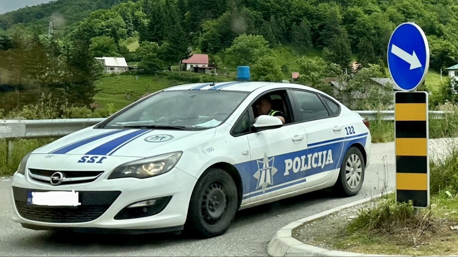   UPALI U AUTO, PA VODILI LJUBAV  Scene iz filmova za odrasle dogodila se u sred dana u centru grada
