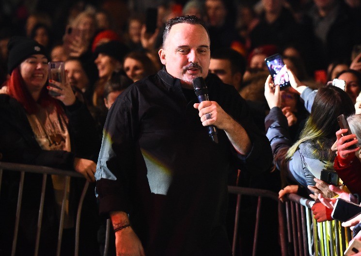 "NE IDE MU PRODAJA KARATA, PA SE SETIO ŽRTAVA" Pevač žestoko o Toniju nakon otkazivanja koncerta u Spensu 