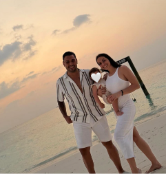 KAĆU NAKON DOLASKA SA MALDIVA SAČEKAO UŽAS Oglasila se saopštenjem, besna kao ris!