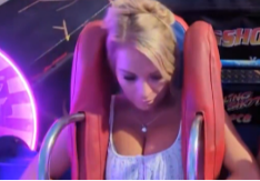 TRI MILIONA LJUDI U NEVERICI GLEDA SNIMAK Evo šta se desi kada u zabavni park odeš sa PREVELIKIM dekolteom (VIDEO)