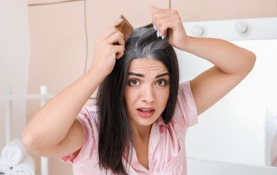 Sedu kosu prekrijem bez farbe: Ova mešavina mi vrati prirodnu boju i jača koren