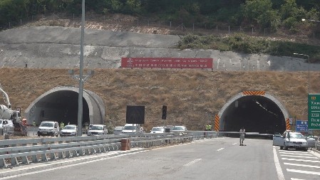 Vozači, oprez na auto-putu: Saobraćaj kroz tunel preusmeren, radovi na deonici Trbušani - Pakovraće