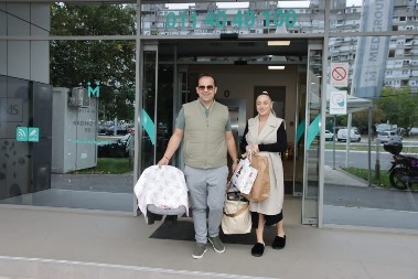 BILI PRED RAZVODOM, A SADA ČEKAJU DETE Pevačica otkrila da je trudna