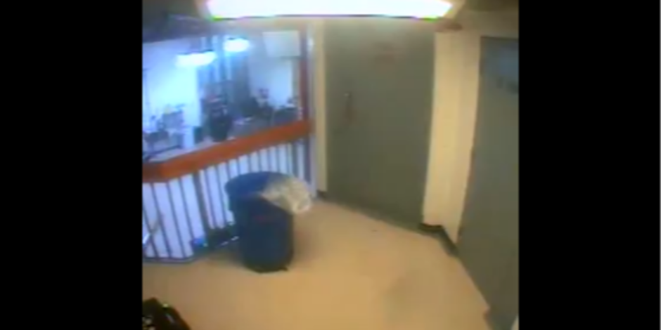 "LJUDI, UBILI STE TOG TIPA" ZATAŠKAĆEMO TO!": Čuvari zatvora hteli da prikriju Epstinovu smrt?!