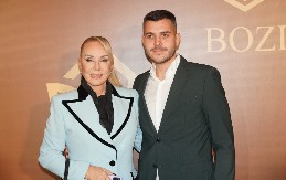 BRENIN SIN JURI VIŠE OD 300 NA SAT Viktor se javno hvali, evo šta radi daleko od Srbije (FOTO)