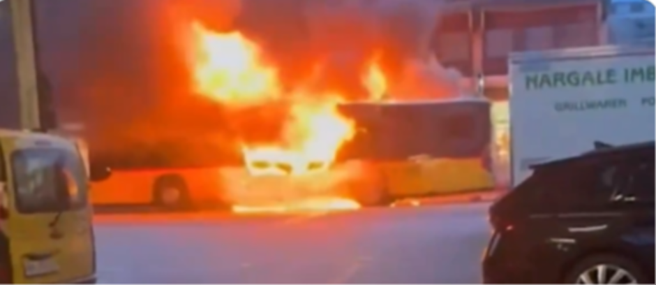 ŠEST OSOBA IZGORELO U POŽARU AUTOBUSA: Horor u Švajcarskoj, pojavili se strašni snimci (VIDEO)