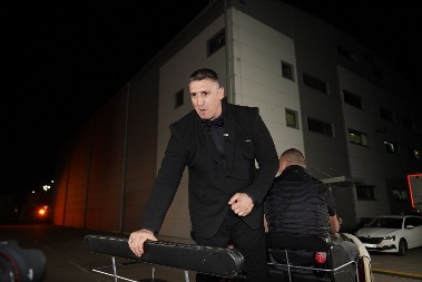 "PSUJEM JOJ MAJKU, A ONA ME UDARA PESNICAMA" Kristijan se oglasio nakon drame u stanu: "Lupa mi šamare" 