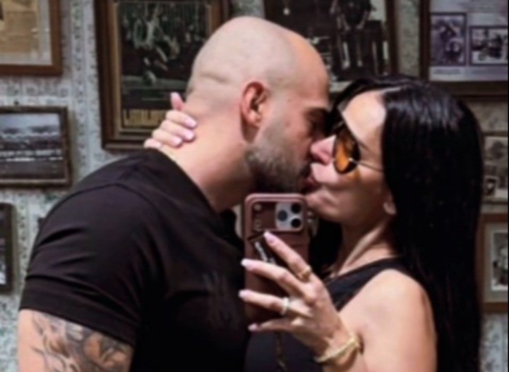 U JEKU PRIČE O AFERI INDI SE STRASNO LJUBI SA NJIM! Isplivala fotografija sa zgodnim istetoviranim muškarcem (FOTO) 