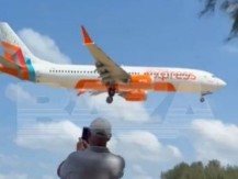 NEZAPAMĆEN INCIDENT NA AERODROMU Avion udario o pistu i ostao blokiran - putnici u panici! (VIDEO)