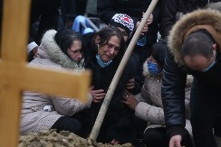 JECAJI ODZVANJAJU BRESTAČEM Branka Lazić moli da vidi telo stradalog sina