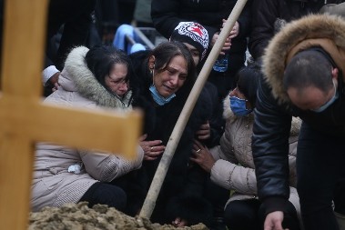 JECAJI ODZVANJAJU BRESTAČEM Branka Lazić moli da vidi telo stradalog sina