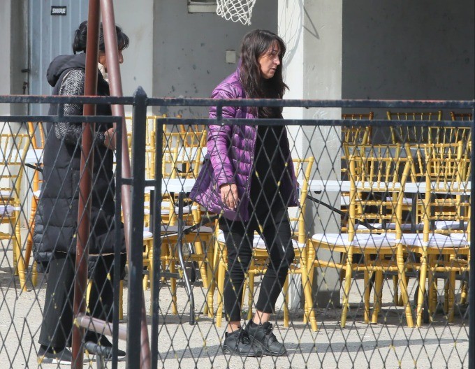 MAJKA DARKA LAZIĆA NEMA OD BOLA Potresne scene u Brestaču, oni su joj najveća podrška u ovom trenutku (VIDEO)