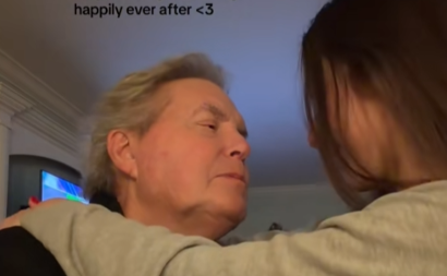 STARIJI JE OD NJE 44 GODINE! Devojka u vezi sa najboljim prijateljem svog oca, evo kako je porodica reagovala na njihovu ljubav (VIDEO)