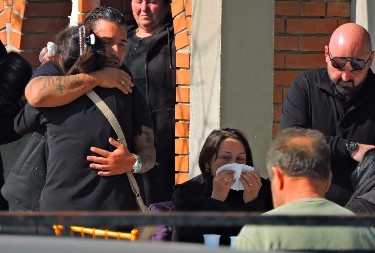 BRANKI POZLILO, ON SE NE ODVAJA OD NJE Ovaj muškarac joj je najveća podrška nakon smrti sina (VIDEO) 